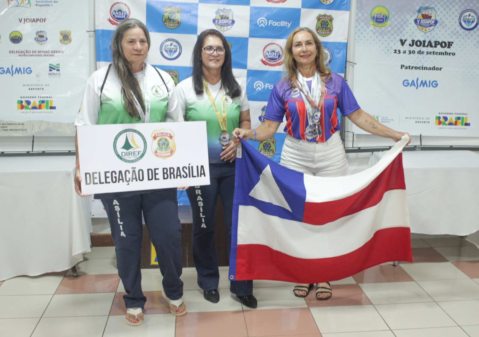 Imagem da notícia Atleta Leoni Schneider da ANSEF-Salvador conquista 9 medalhas no V JOIAPOF