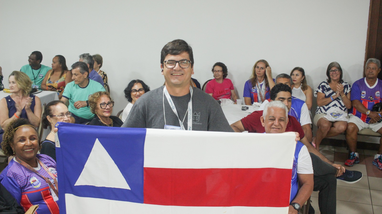 Imagem da notícia Durante o V JOIAPOF, associado Michelcove da ANSEF-Salvador conquista medalha na Natação e no Atletismo